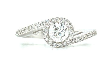 Anello solitario in oro bianco con contorno